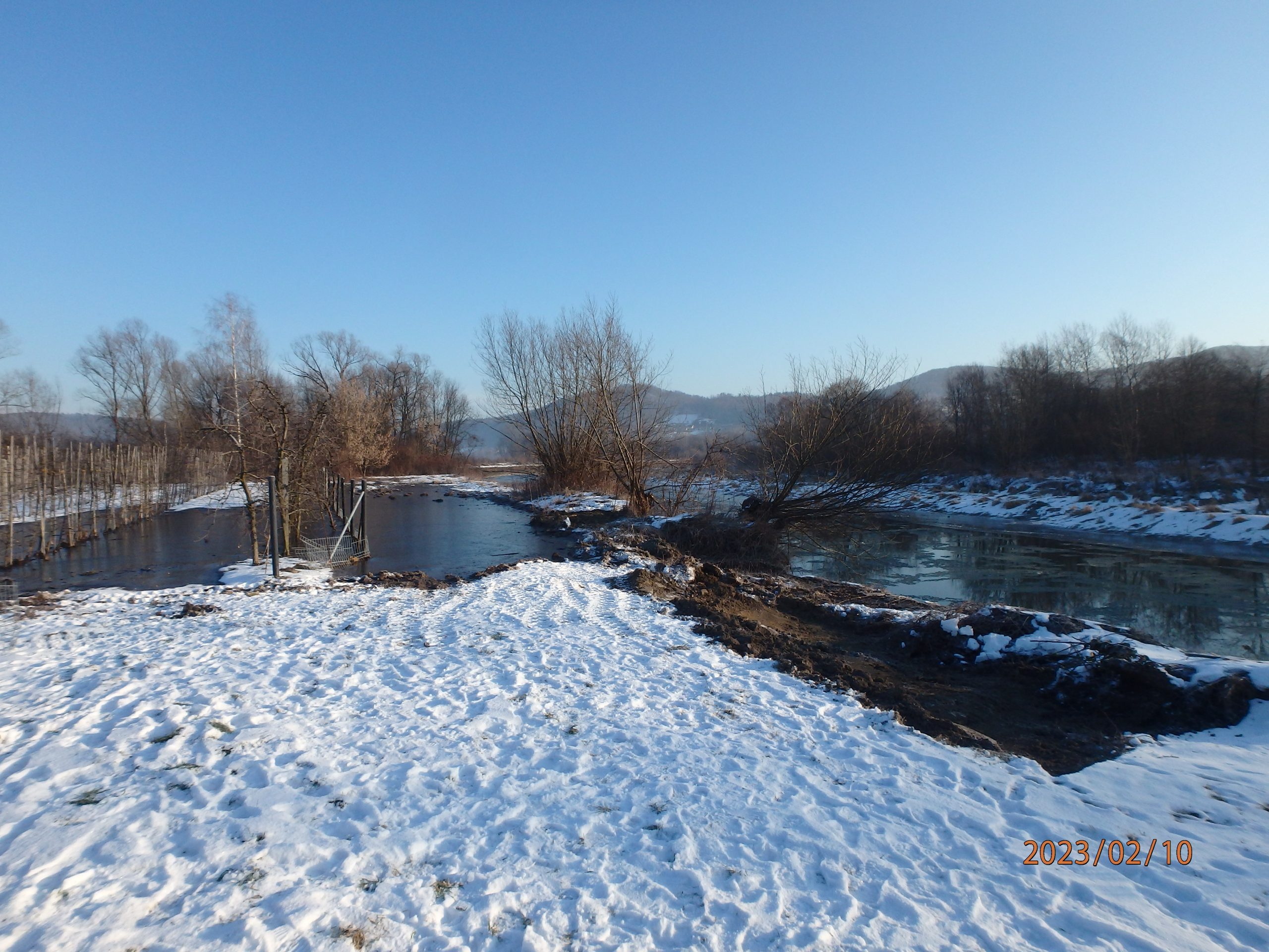 Zdjęcie rzeki zimą